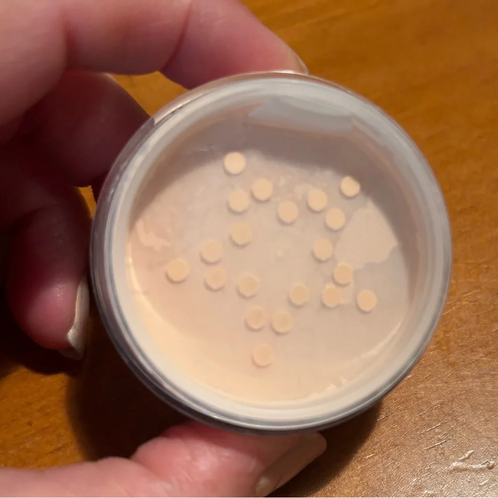 Kat Von D Lock It Brightening Powder